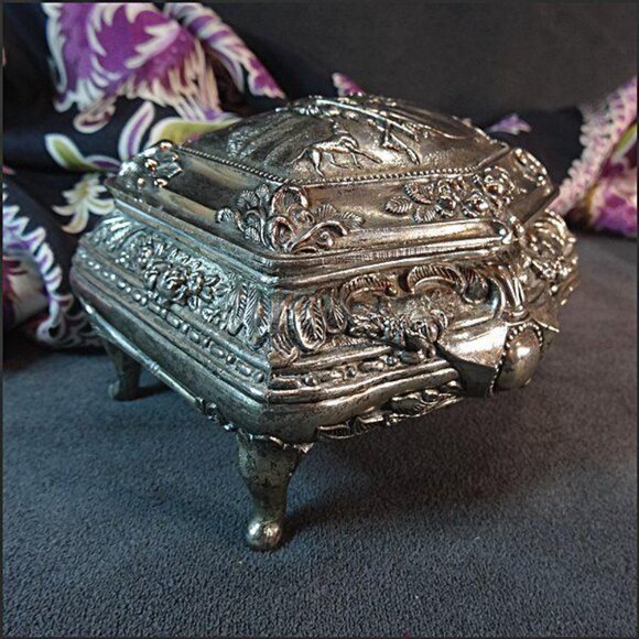 Vintage Silver Jewelry Box Hunting Scene w Baroque Decor - Picture 4 of 8